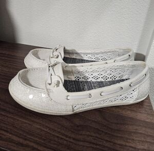 Women's White Lace Slip-On Shoes